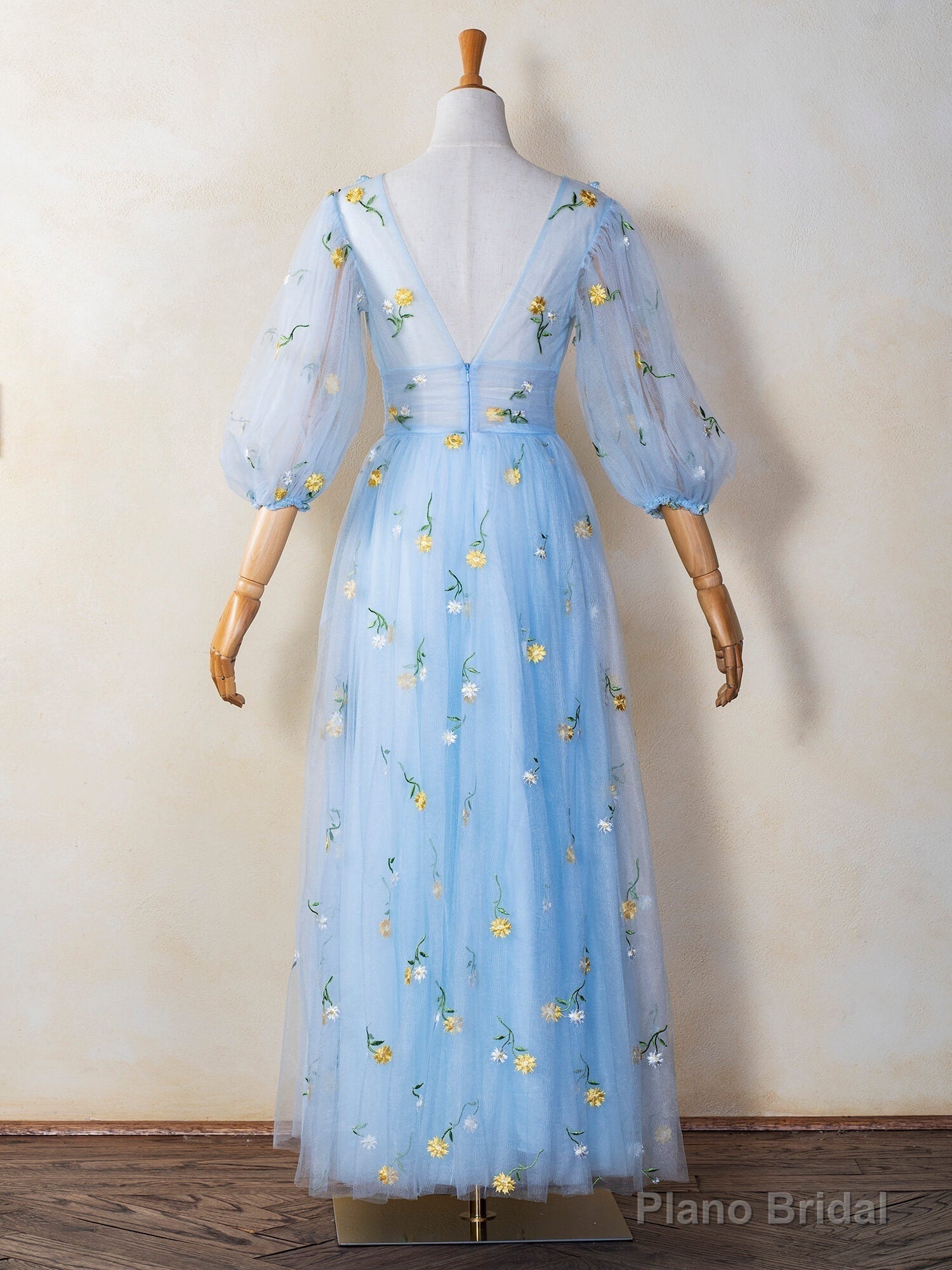 V-neck Embroidery Lace Length Tulle Prom Dress Secondary image