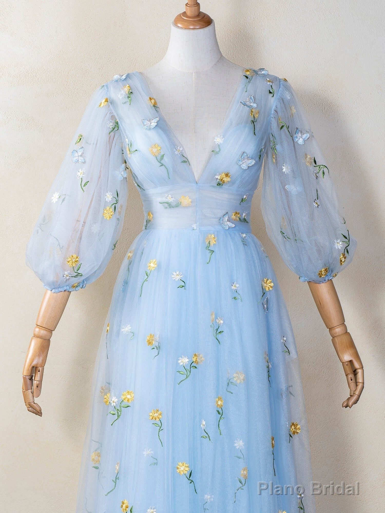 V-neck Embroidery Lace Length Tulle Prom Dress