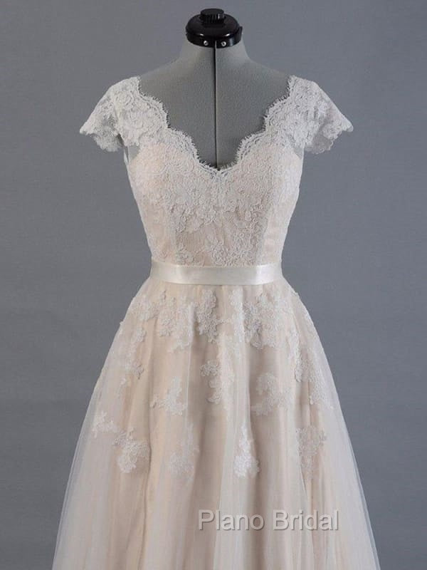 V Neck Short Sleeves Wedding Dresses Lace Applique Floor Length Tulle Bridal Gowns