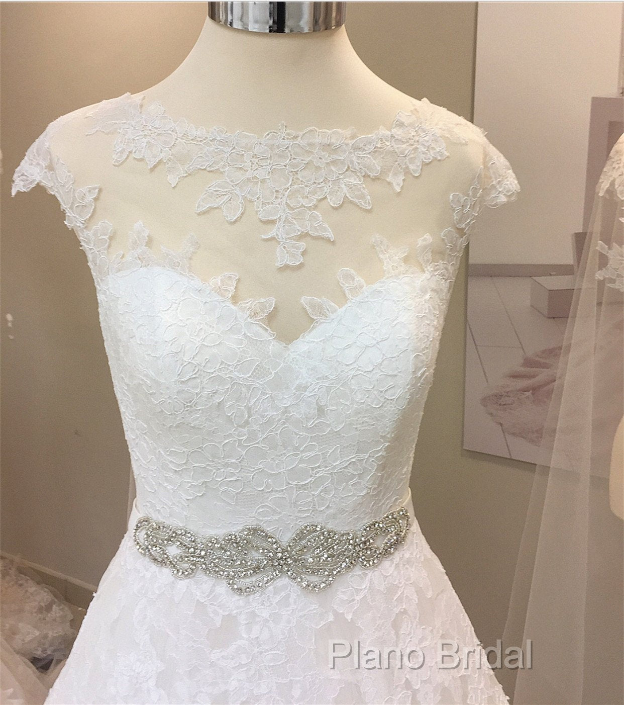 Vintage A-Line Cap Sleeves Crystal Beaded Sashes Wedding Lace Dresses Secondary image