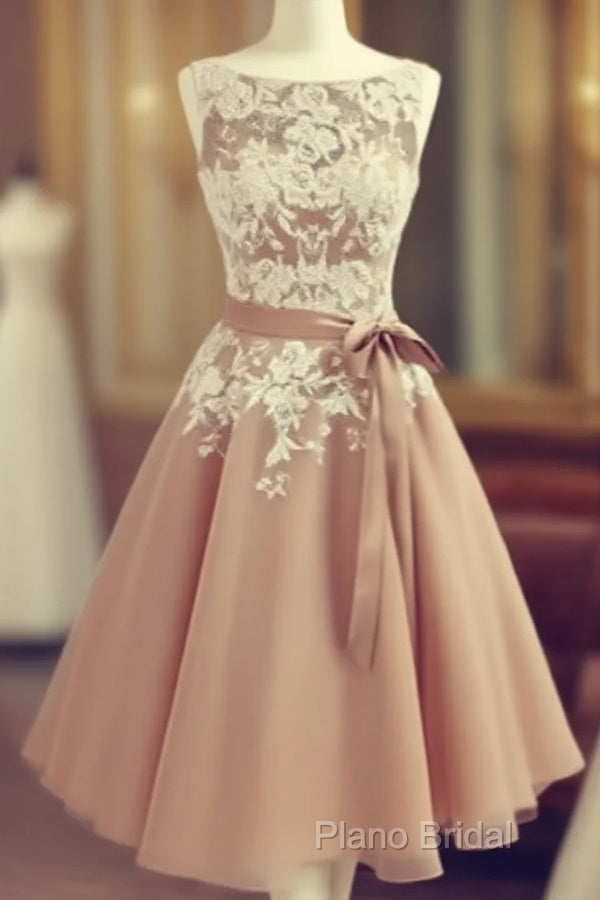 Vintage A-Line Lace Appliques Scoop Neckline Tea Length Bridesmaid Dresses Main image