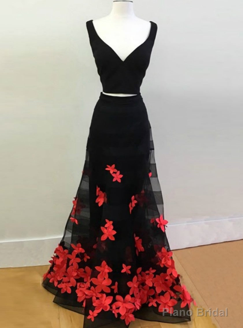 Vintage Black V-neck Two Piece Prom Dress with Appliques Main image