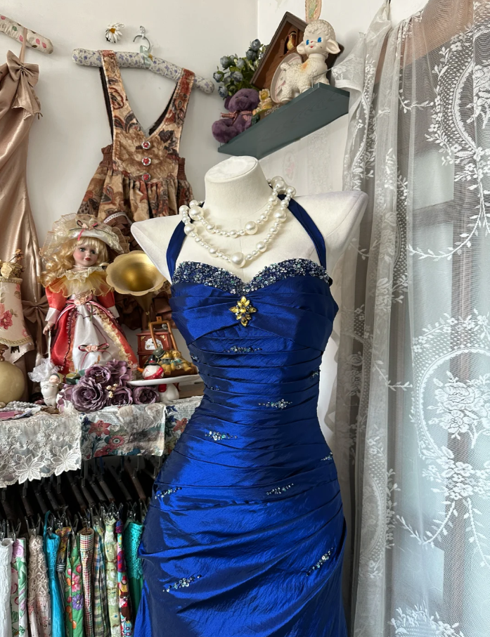 Vintage Halter Sheath Long Formal Prom Dresses Beaded Satin Blue Formal Evening Dresses Sleeveless Birthday Dresses
