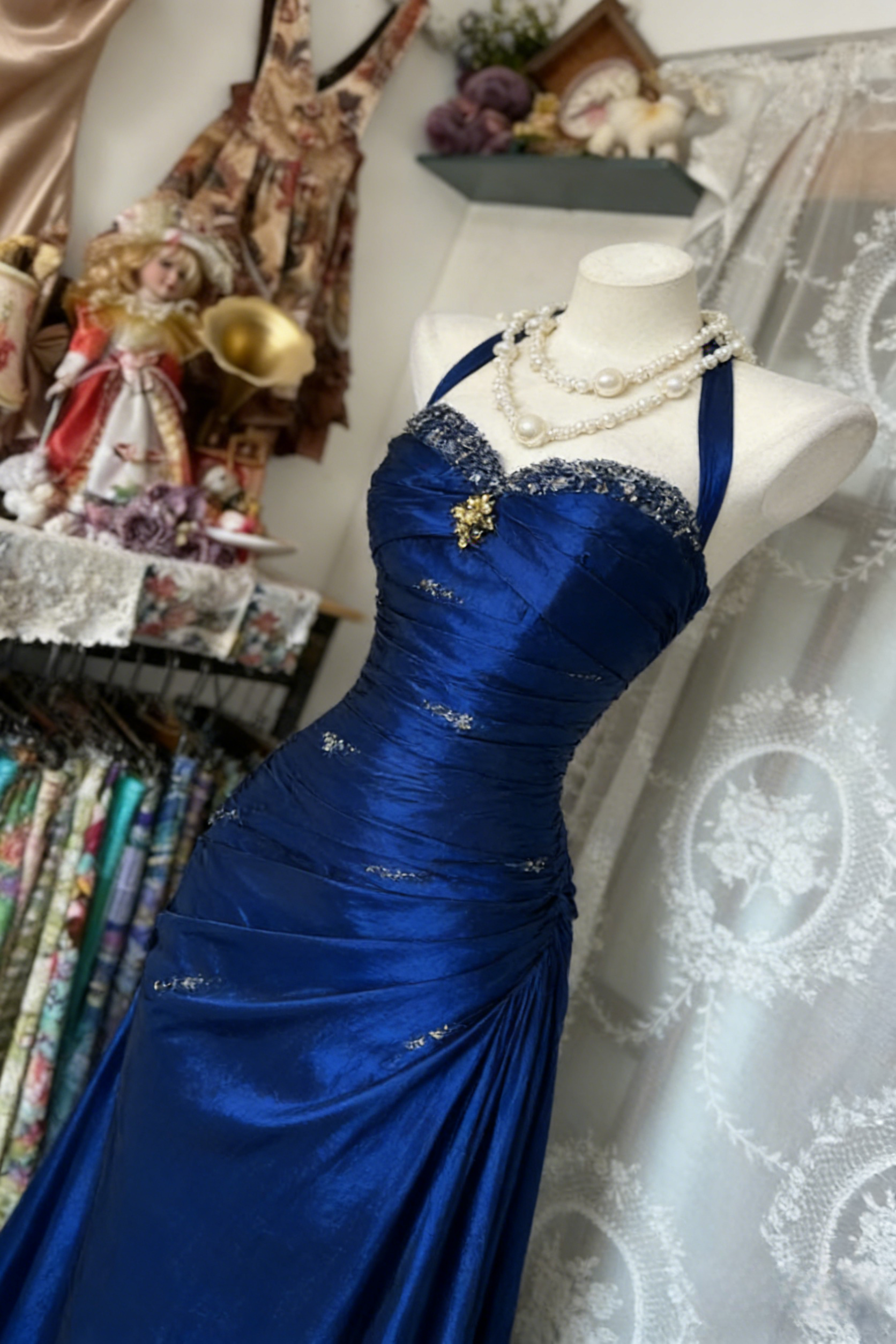 Vintage Halter Sheath Long Formal Prom Dresses Beaded Satin Blue Formal Evening Dresses Sleeveless Birthday Dresses