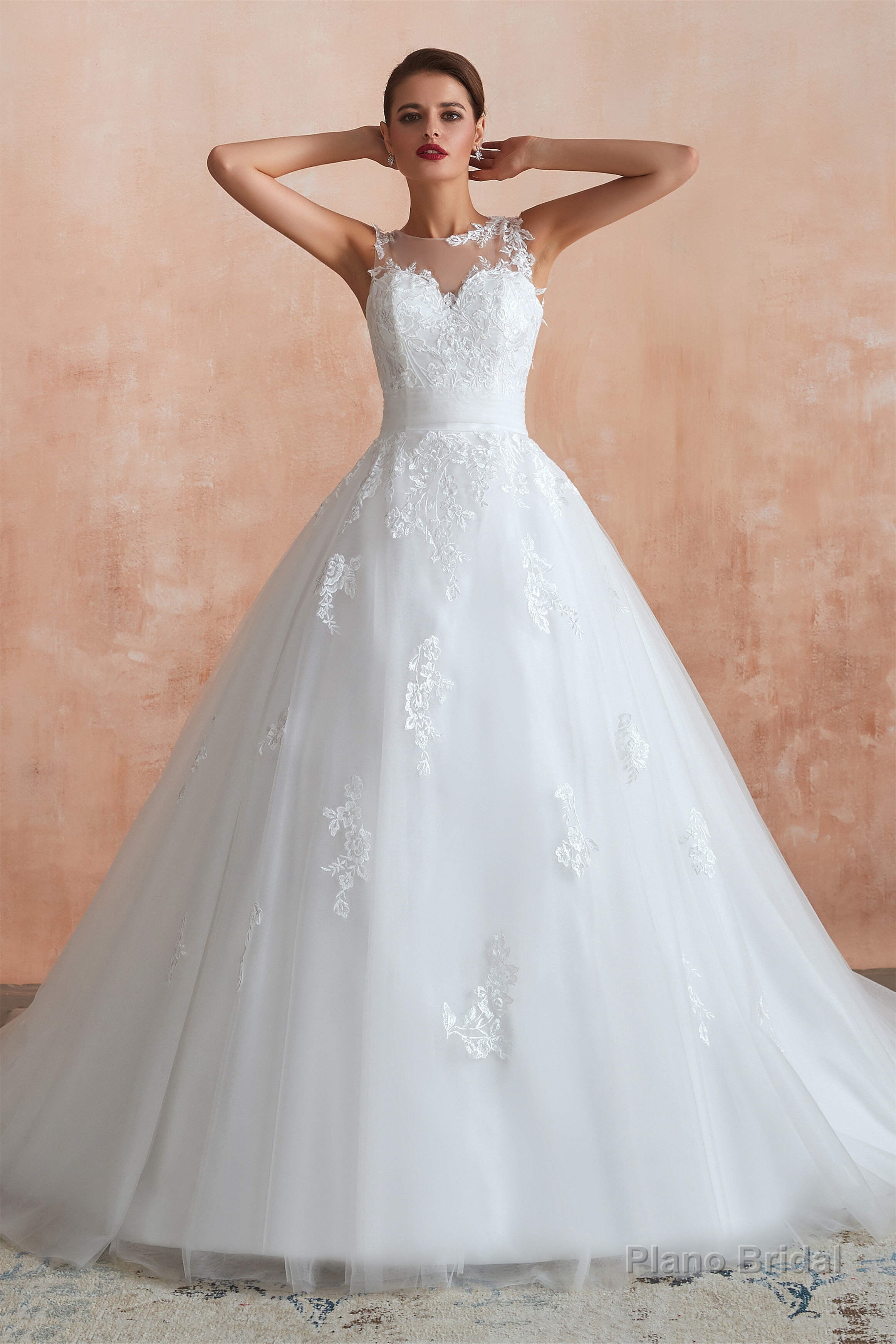 White Ball Gown Tulle Lace Appliques Sweetheart Sequins Wedding Dresses