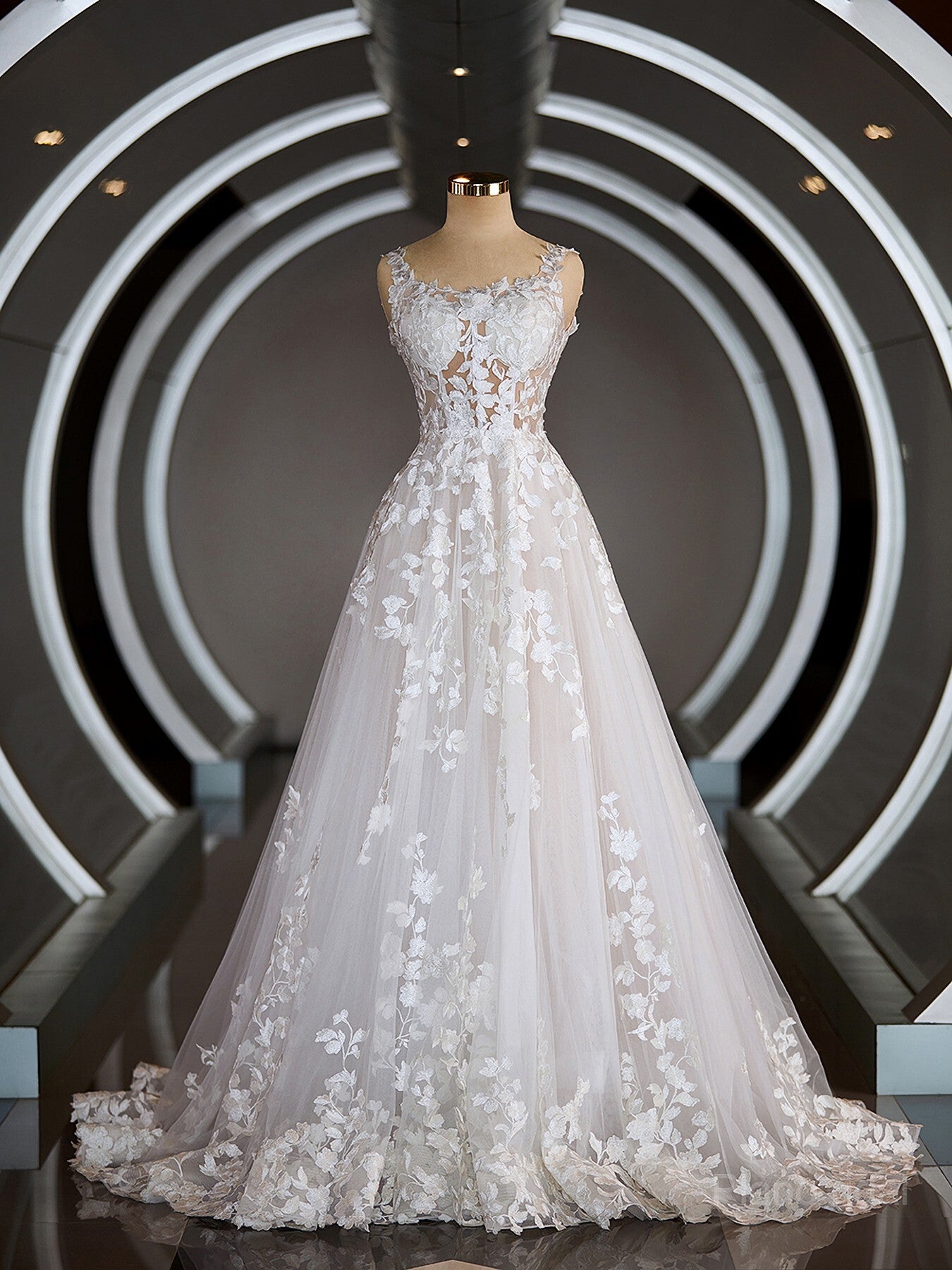 A-Line/Princess Straps Court Train Tulle Wedding Dresses with Appliques Lace Main image