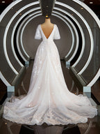 A-Line/Princess V-neck Court Train Tulle Wedding Dresses with Appliques Lace