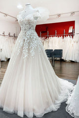Gorgeous Long A-line Off-the-shoulder Tulle Lace Ruffles Wedding Dress