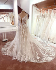 Gorgeous Spaghetti-Straps Lace Wedding Dress Tulle Sleeveless Bridal Gowns