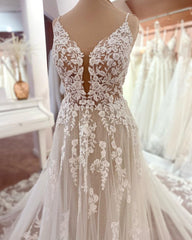 Gorgeous Spaghetti-Straps Lace Wedding Dress Tulle Sleeveless Bridal Gowns