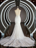 Trumpet/Mermaid V-neck Cathedral Train Tulle Wedding Dresses with Appliques Lace